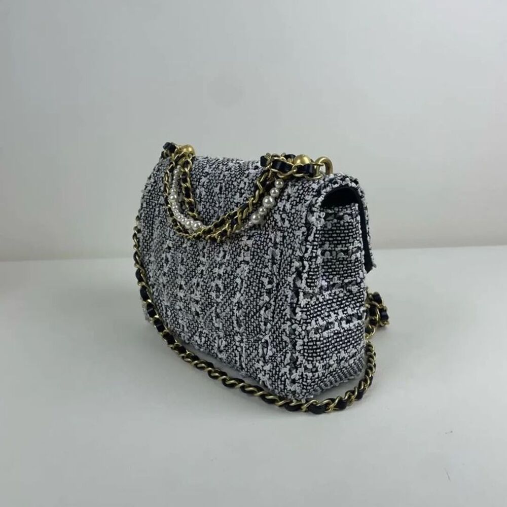 Chanel Women Pre-Loved Bag Very Good Condition - Picture 8 of 9